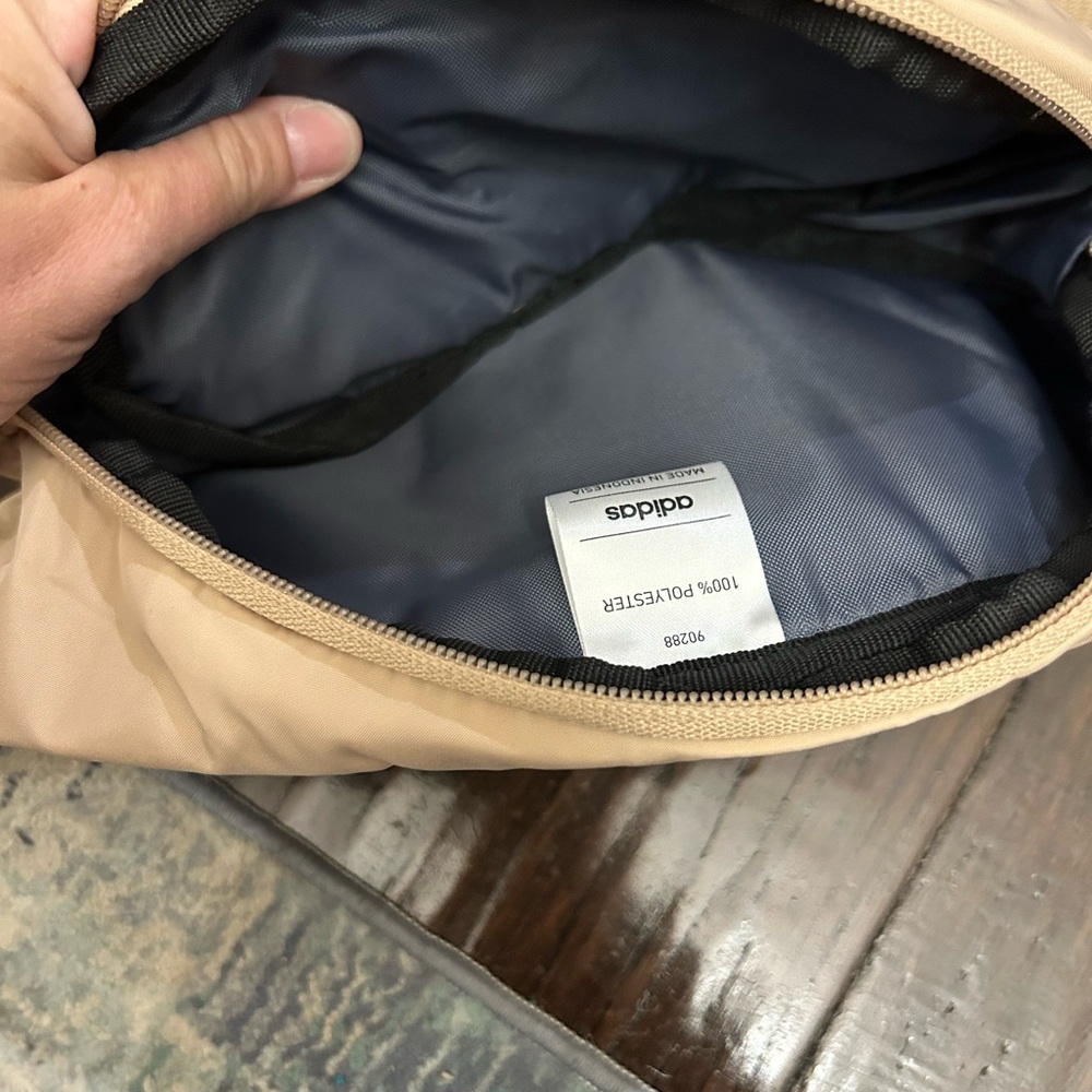 NWOT ADIDAS Core Waist Nylon Polyester Pack Belt/Fanny Bag Magic Beige/Off White - Picture 3 of 4